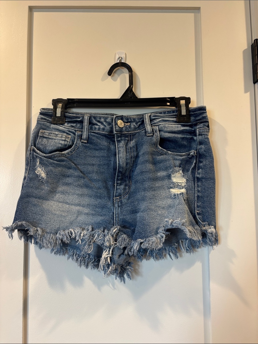 Frayed Hem Distressed High-Rise Denim Shorts - Blue